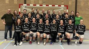 Nieuwe truien om de schouders van onze handbaldames